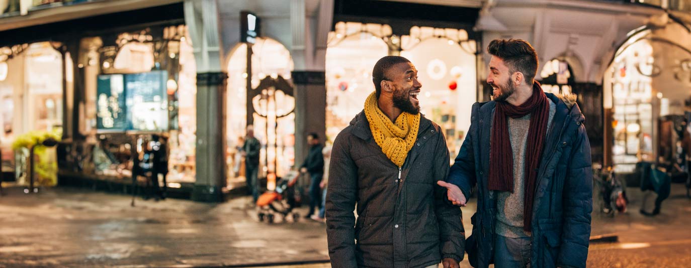 Friends talking about banking benefits